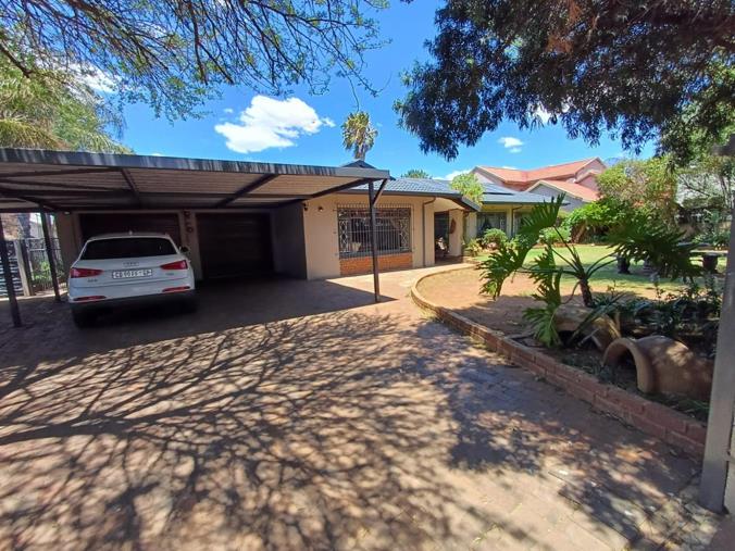 3 Bedroom House for Sale in Glen Marais