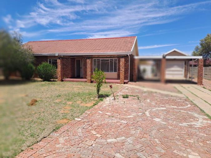 3 Bedroom House to Rent in Flamingo Park