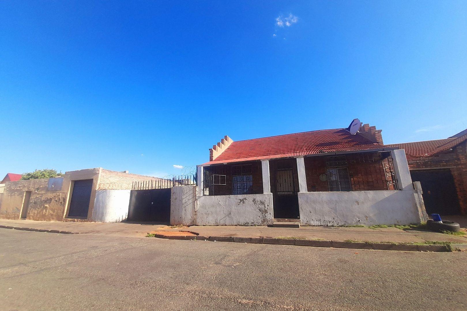 6 Bedroom House for sale in La Rochelle P24115143011