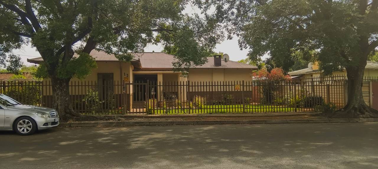 3 Bedroom House for sale in Potchefstroom Central P24115143254