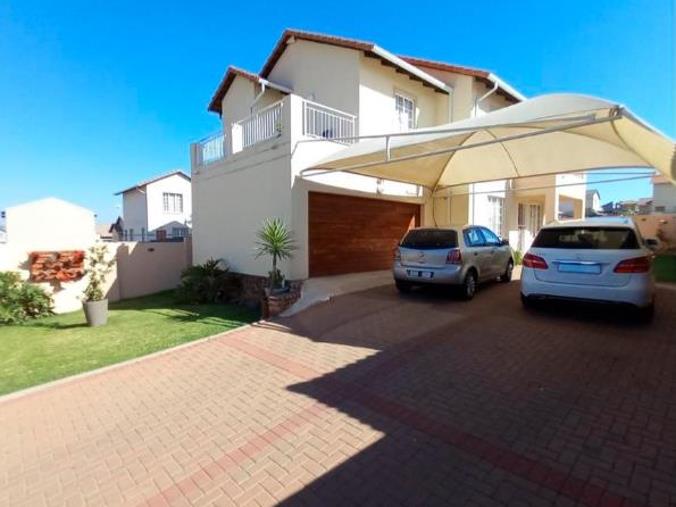 4 Bedroom House for Sale in Blue Hills