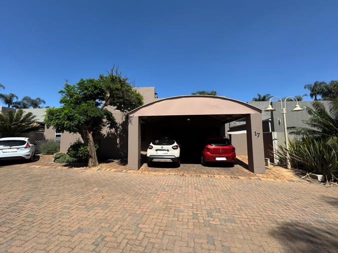 4 Bedroom Townhouse for Sale in Glen Marais