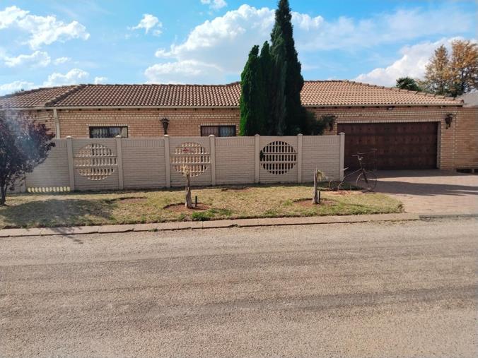 4 Bedroom House for Sale in Waldrift