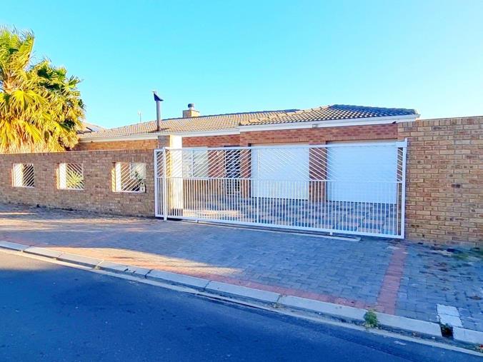 3 Bedroom House for Sale in Viking Village