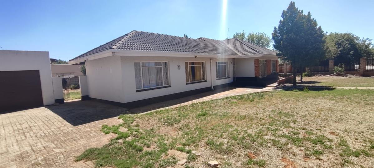 3 Bedroom House for sale in Stilfontein P24115144853