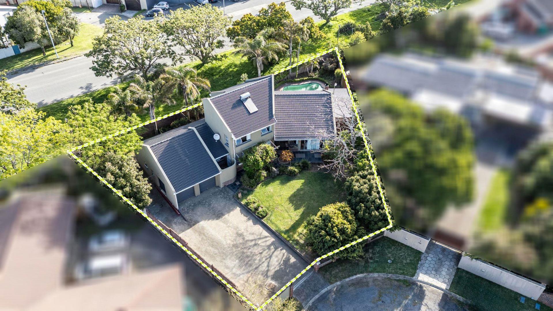 4 Bedroom House for sale in Gonubie P24115145271