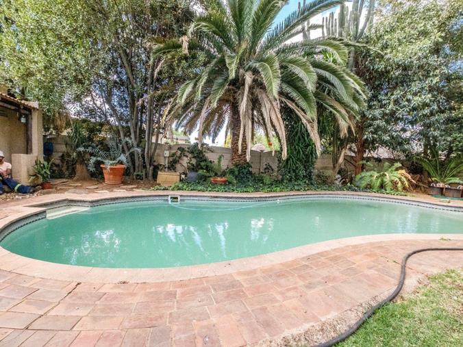 6 Bedroom House for Sale in Brackenhurst