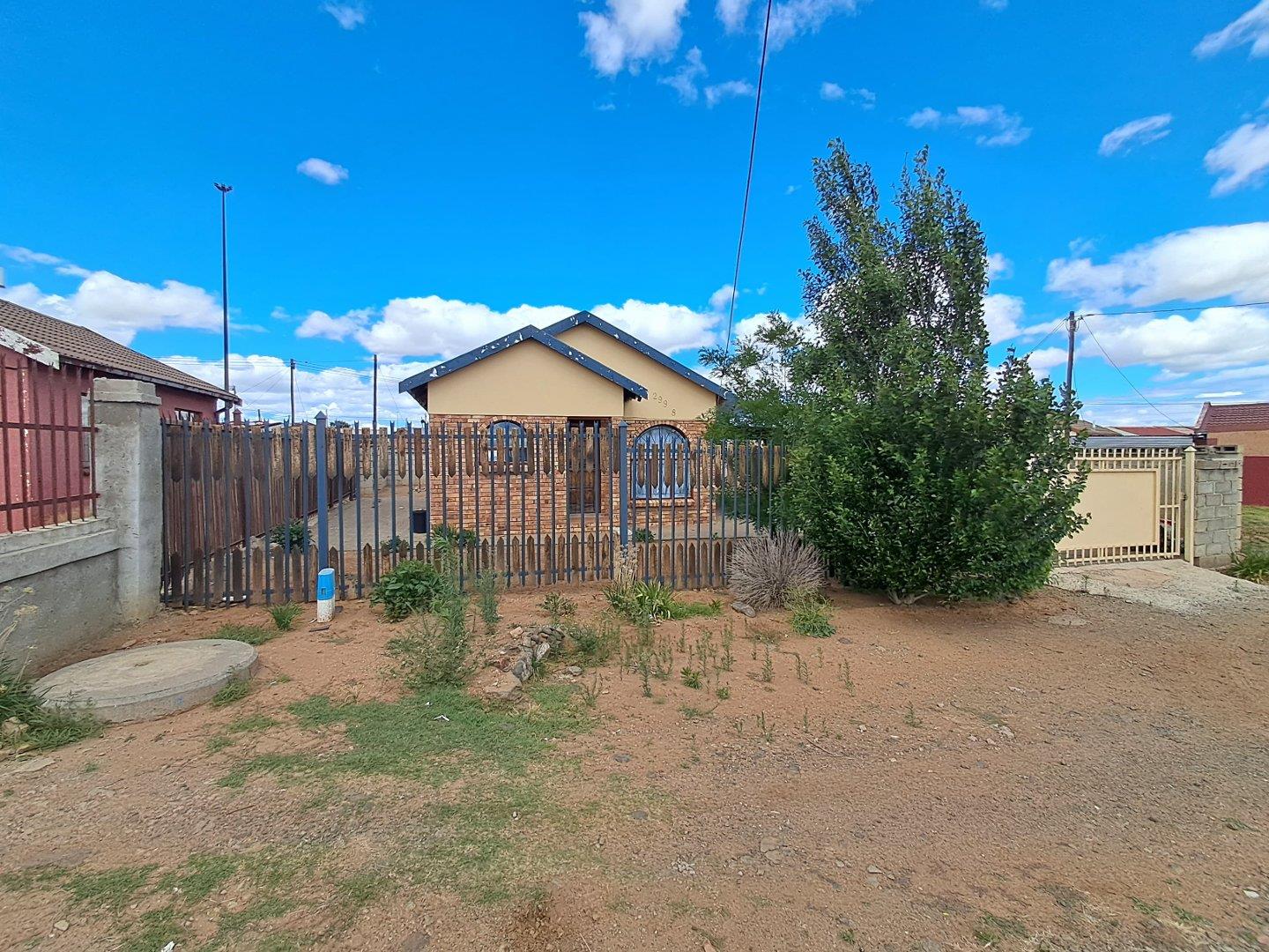 2 Bedroom House for sale in Hillside View P24115145821