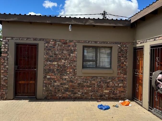 5 Bedroom Apartment / Flat for Sale in Freedom Park