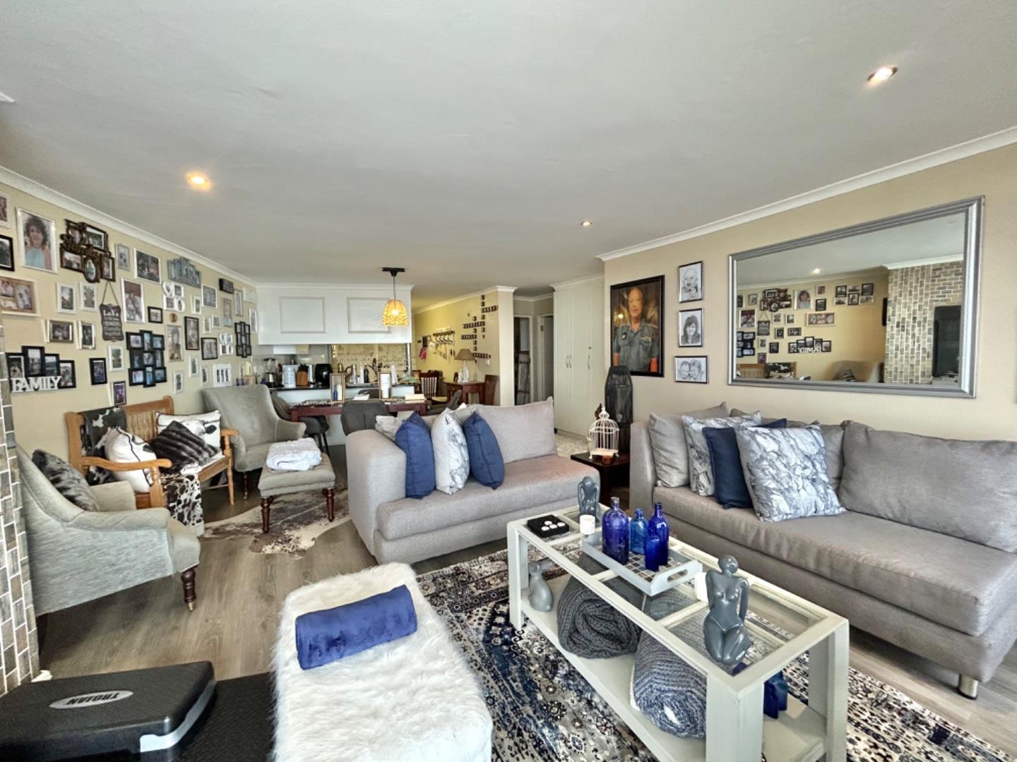 2 Bedroom Apartment / flat for sale in Jeffreys Bay Central P24115146352