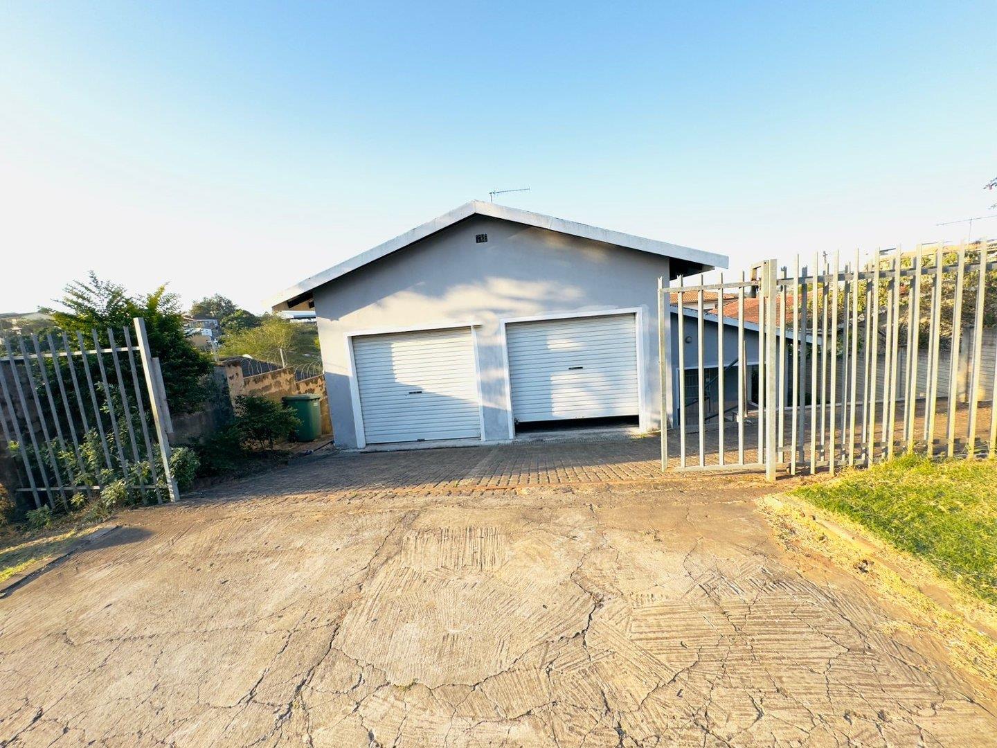 3 Bedroom House for sale in Newlands West P24115147625