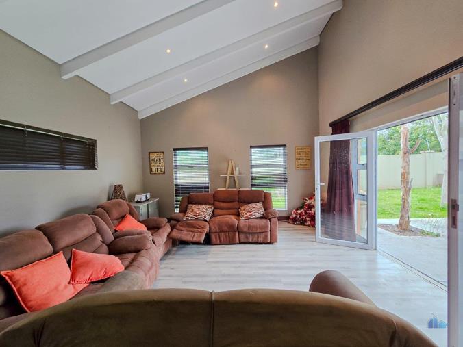 4 Bedroom House for Sale in Beacon Bay