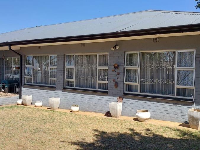 3 Bedroom House for Sale in South Crest