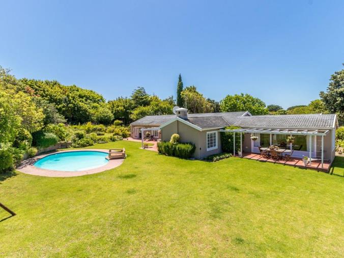 4 Bedroom House for Sale in Belle Constantia