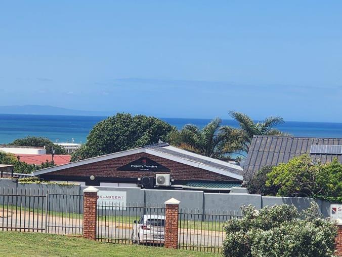 3 Bedroom House for Sale in Jeffreys Bay Central