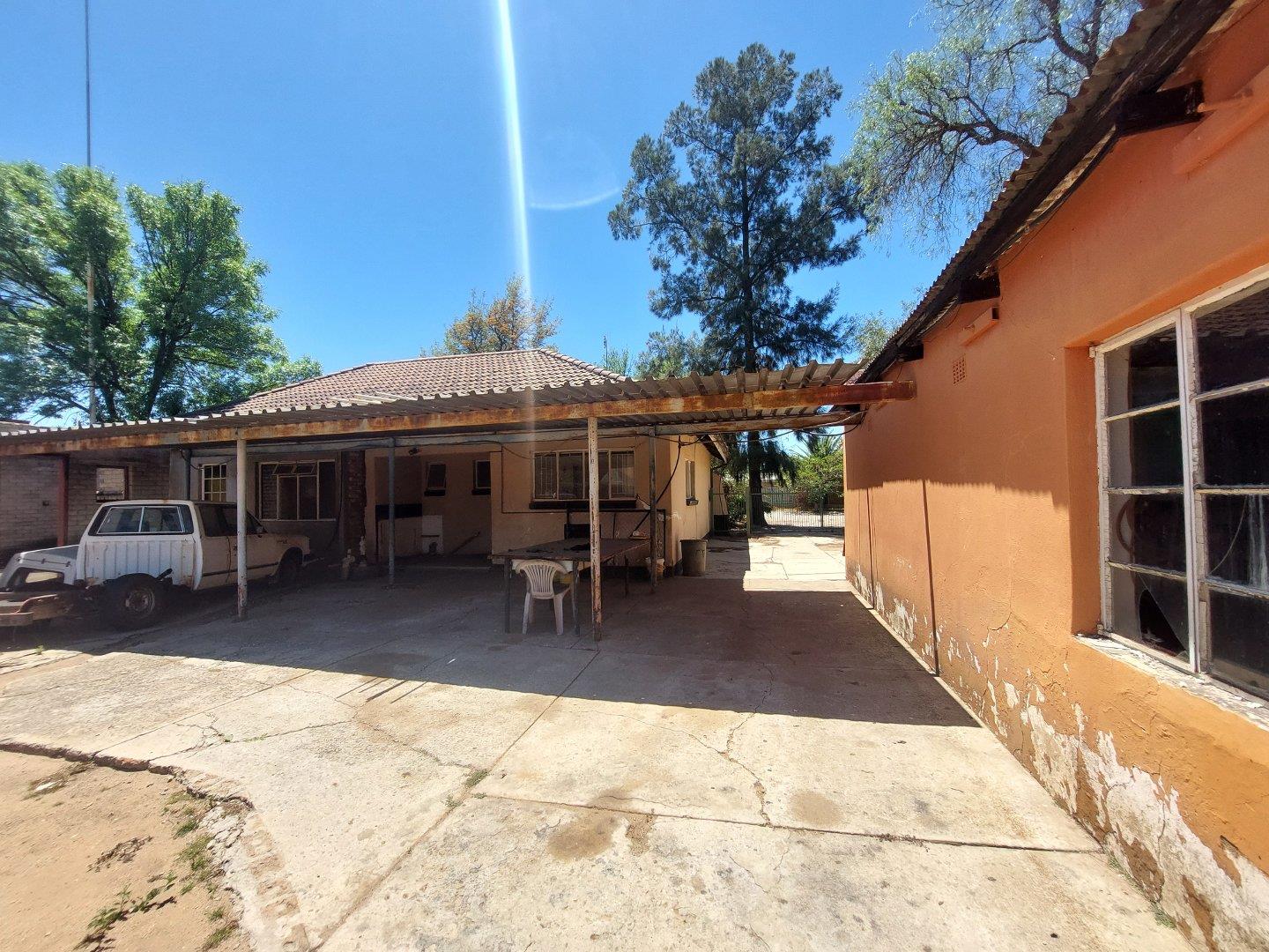 3 Bedroom House for sale in La Hoff P24115148997