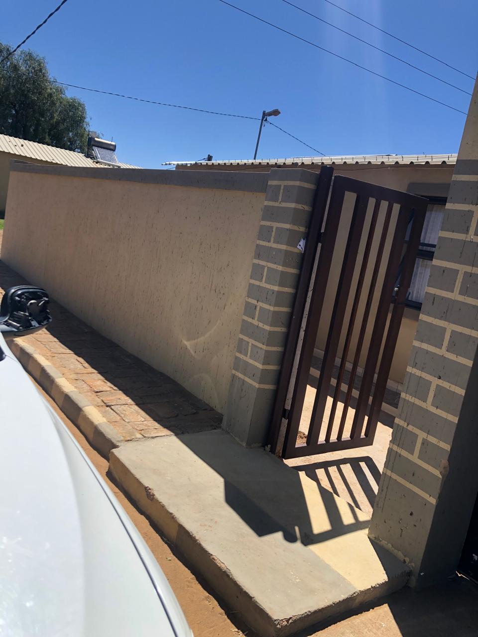 House for sale in Orange Farm P24115148999