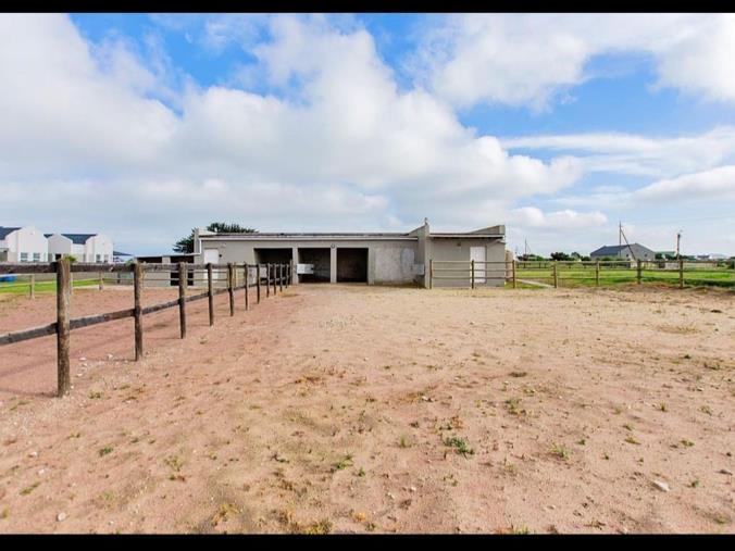 4 Bedroom House for Sale in Long Acres Country Estate