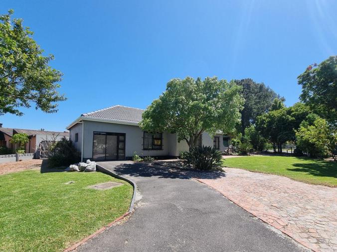 4 Bedroom House for Sale in St Dumas