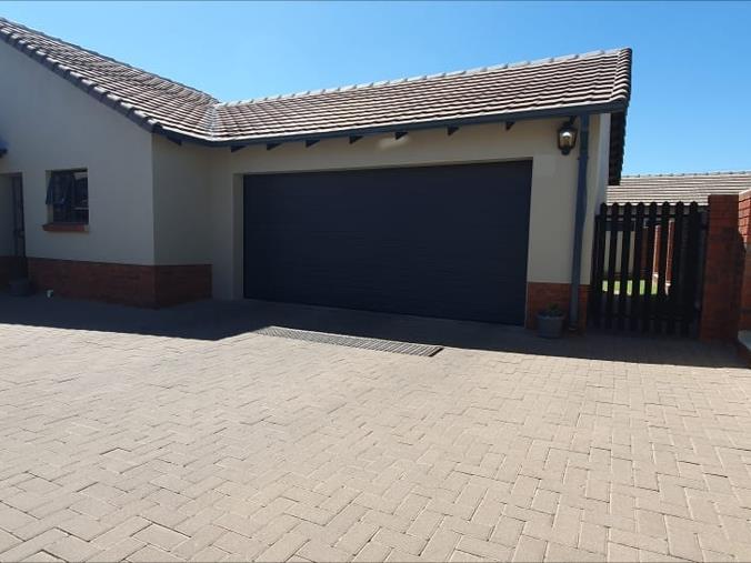 3 Bedroom Townhouse for Sale in Riverside Estate