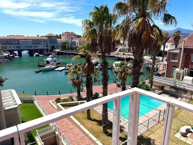 3 Bedroom Apartment / Flat to Rent in Harbour Island