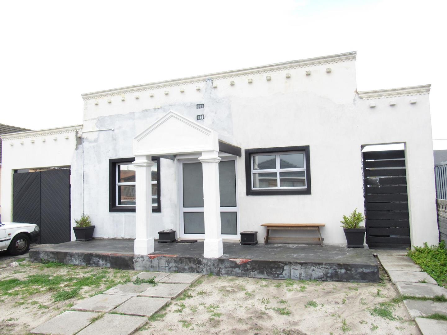 3 Bedroom House for sale in Lotus River P24115151623