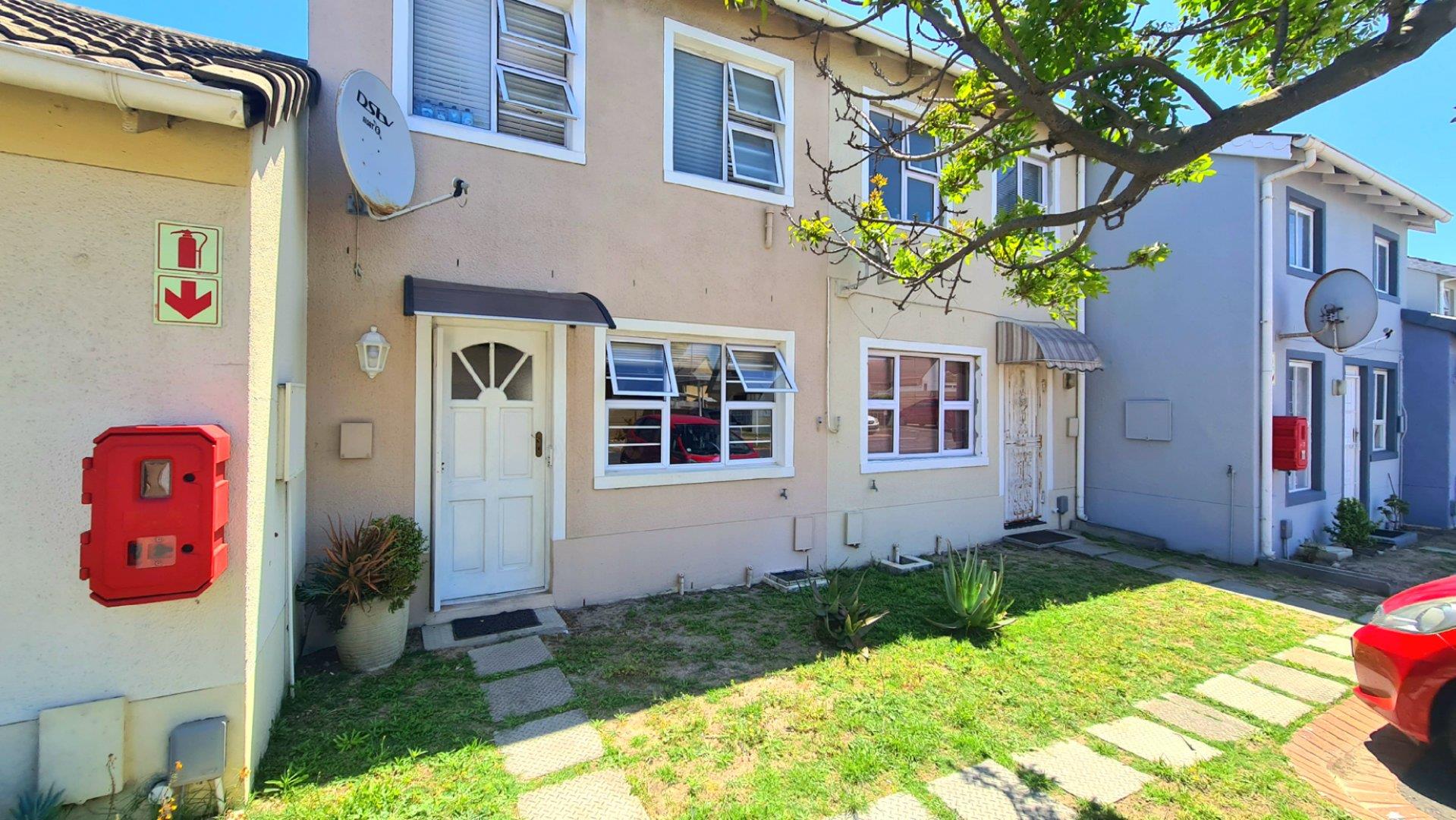 2 Bedroom Townhouse for sale in Thornton P24115153000