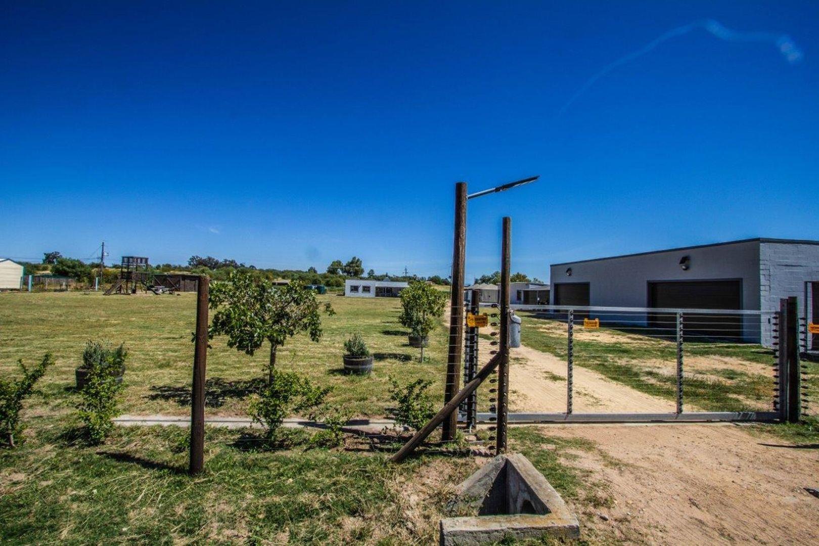 5 Bedroom House for sale in Kalbaskraal 8 De Oewer P24115153590