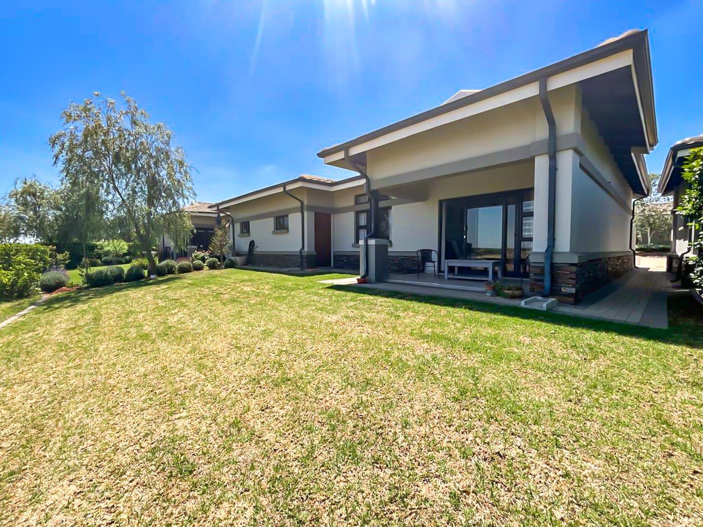 2 Bedroom Townhouse for sale in Eastlands Mature Lifestyle Estate P24