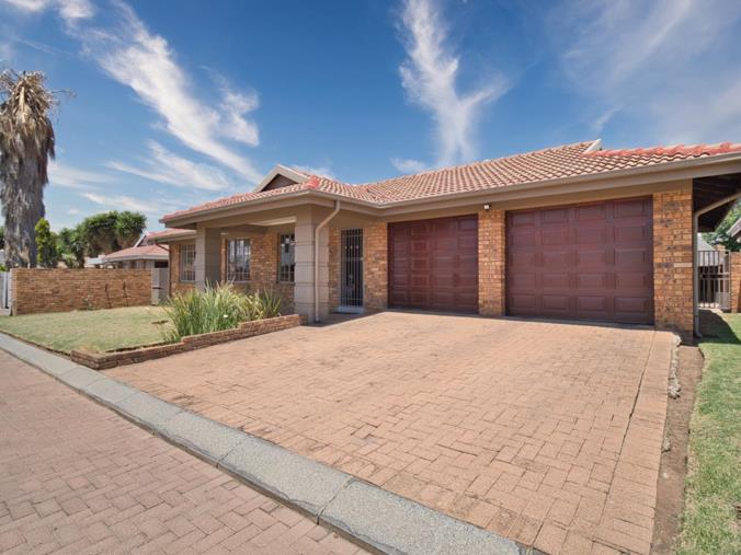 3 Bedroom House for Sale in Ravenswood