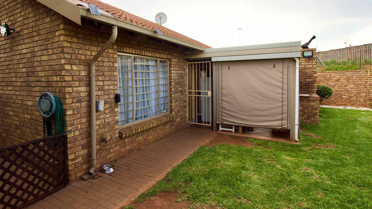 2 Bedroom Townhouse for sale in Pierre Van Ryneveld 11 Boyle Street