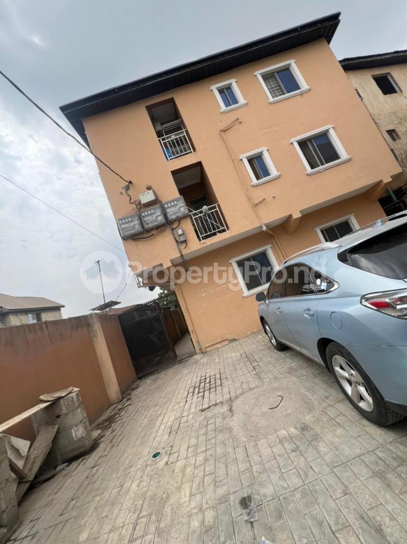 1 Bedroom Flat / Apartment in Obanikoro Shomolu Lagos Flat