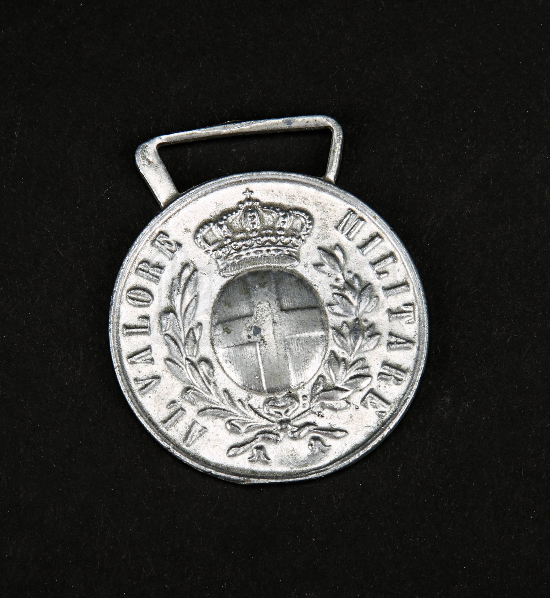 Ernest Hemingways (Chris ODonnell) Medal Prop Store Ultimate Movie