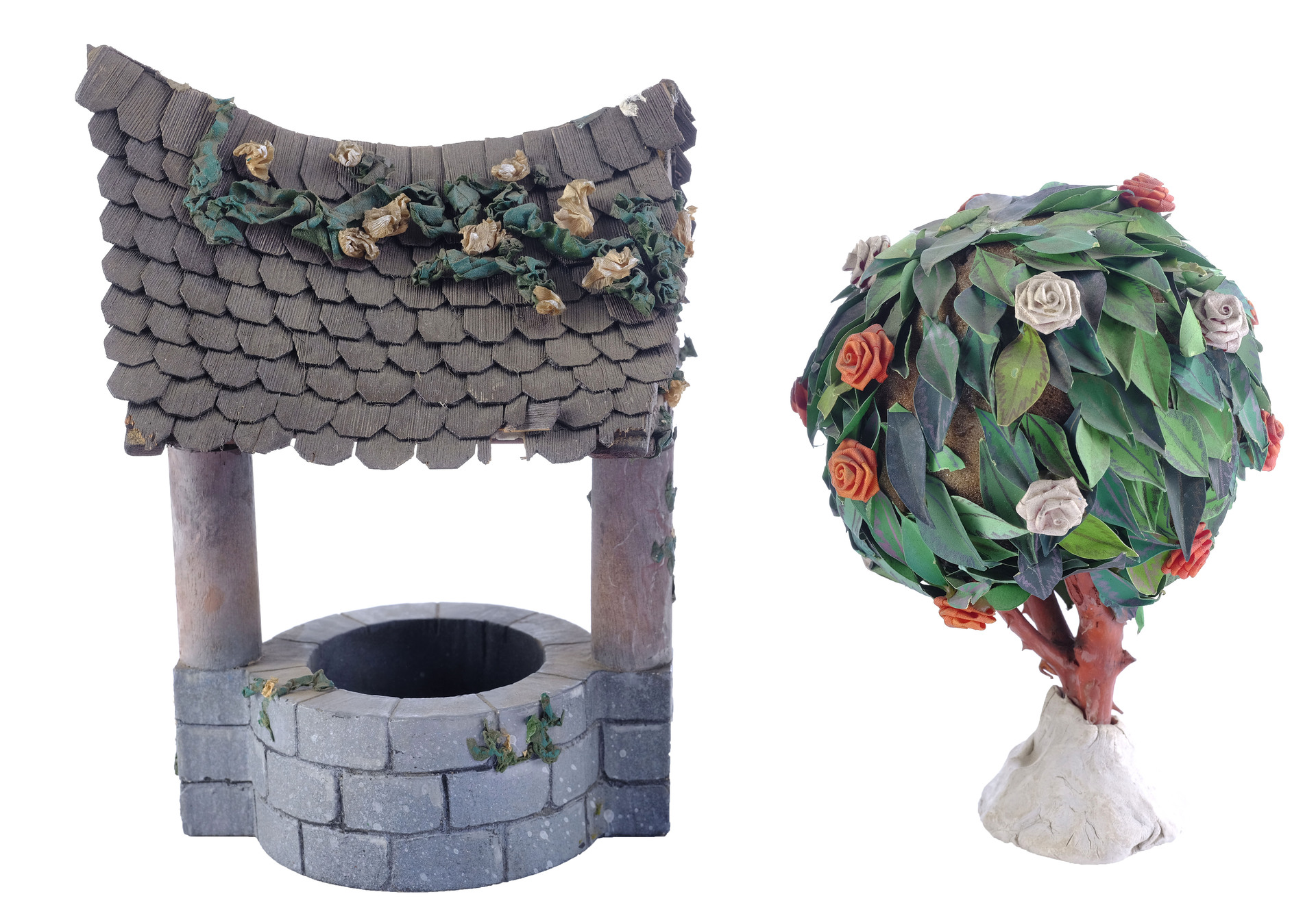 Lot 676 Disneyland Snow White Parade Float Maquettes and Hand