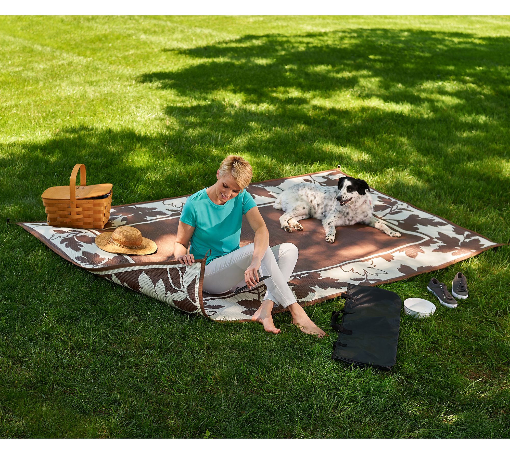 Barbara King Indoor/Outdoor Reversible Mat with Stakes and Carrying Bag