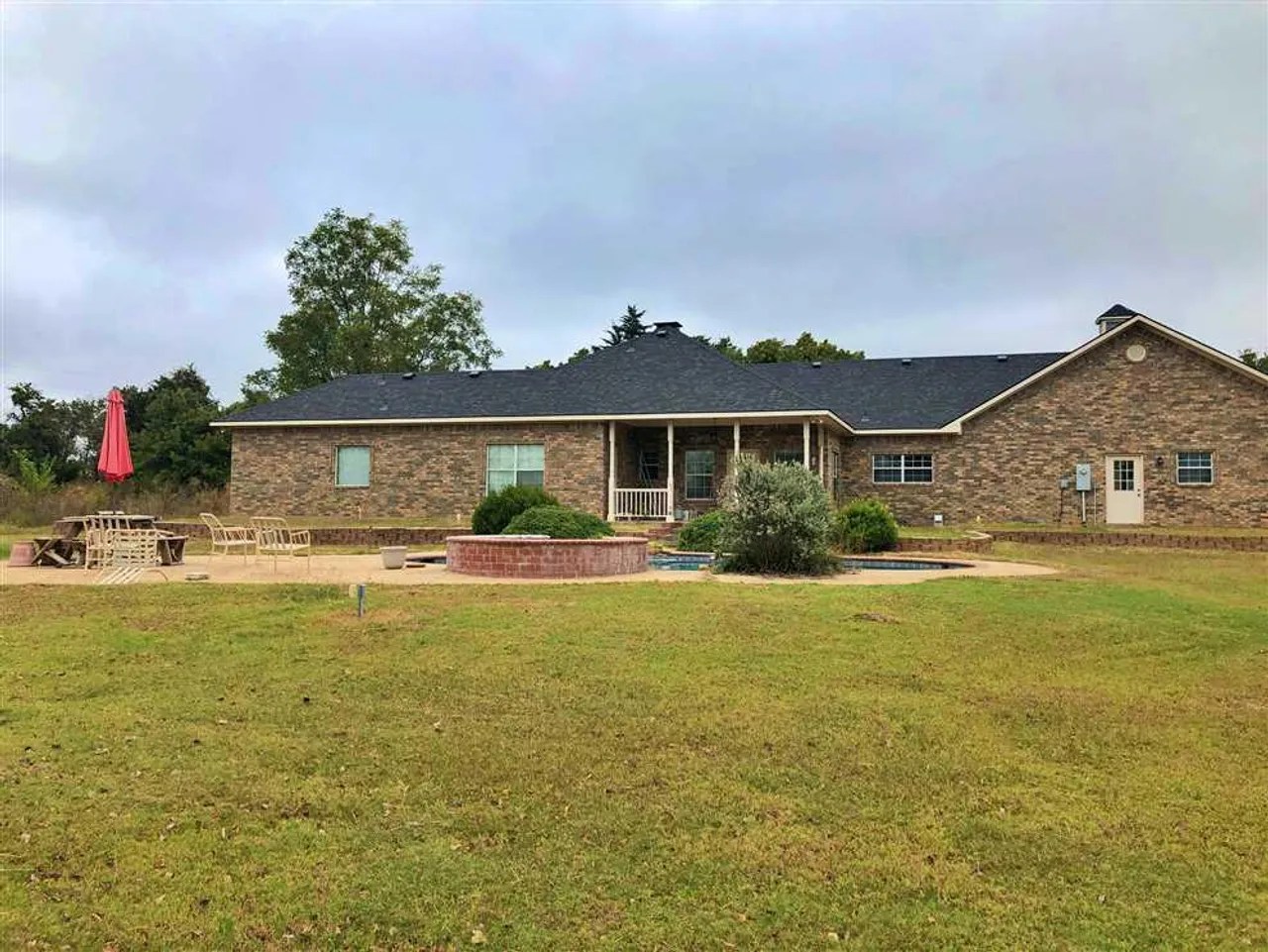 Custom home with pool, shop and PEACH ORCHARD for sale in Cooke County