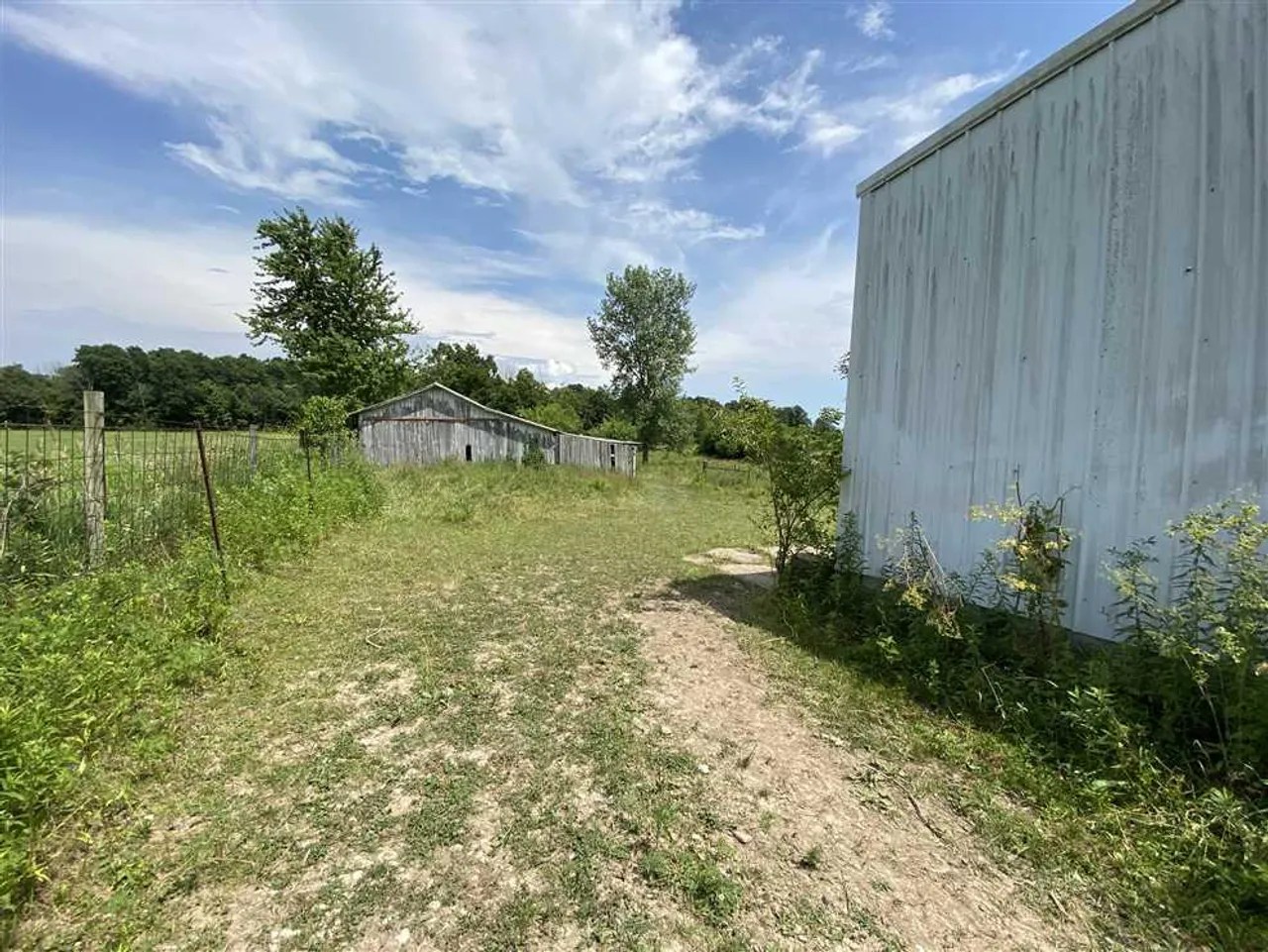 6.2 Acres Farm House Barns N Co Rd 175 E Henry County Land For