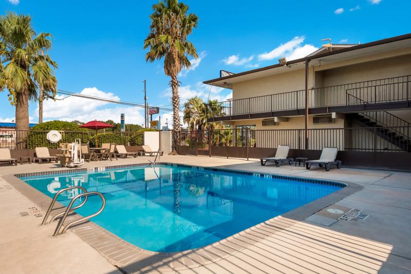 San Antonio, TX Cheap, Pet Friendly Hotel Red Roof Inn