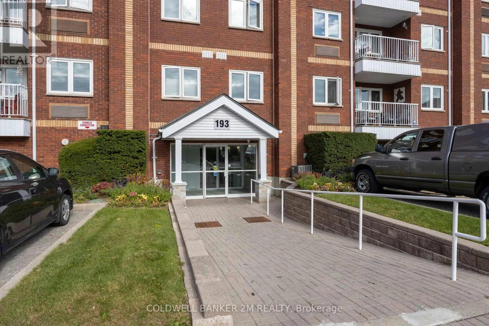 320 193 LAKE DRIVEWAY W, Ajax (South West), ON L1S7H8 Condo For Sale RE/MAX E9390867
