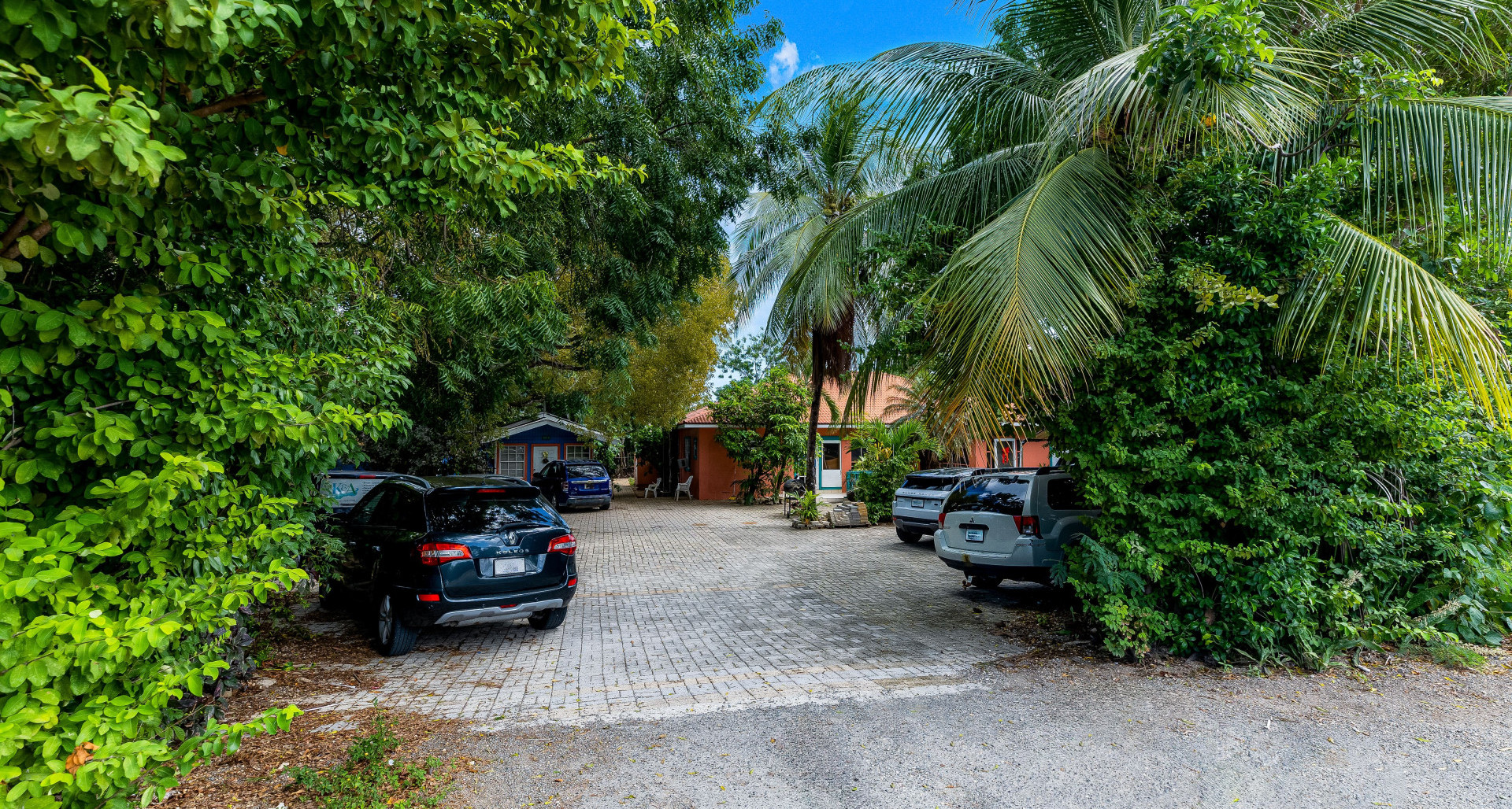 MULTI UNIT WITH FAMILY HOME FRANK SOUND for sale, North Side, Cayman Islands Real Estate