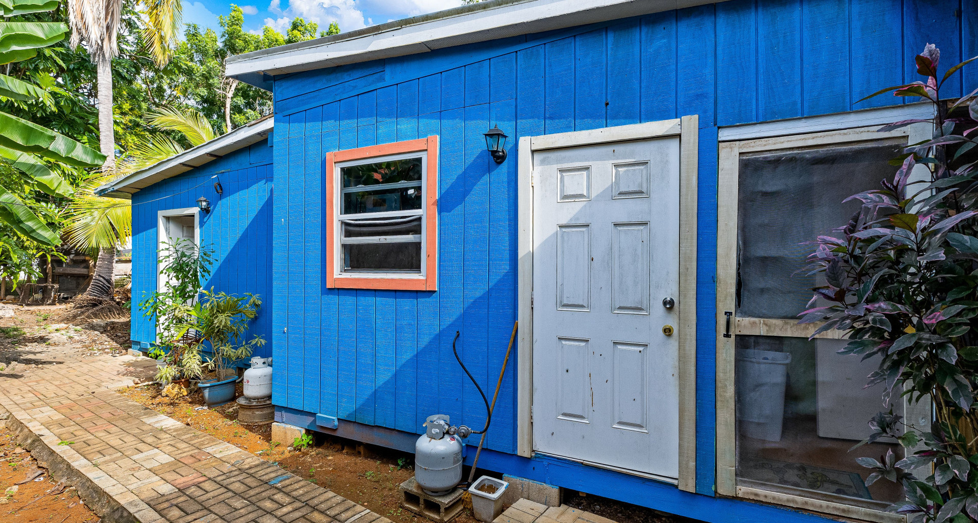 MULTI UNIT WITH FAMILY HOME FRANK SOUND for sale, North Side, Cayman