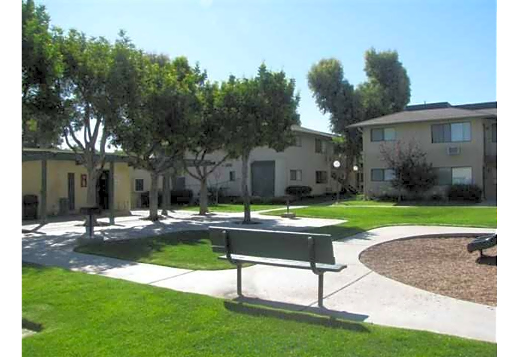 Sierra Gardens, Riverside (see pics & AVAIL)