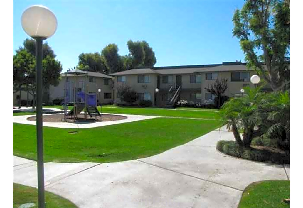 Sierra Gardens, Riverside (see pics & AVAIL)