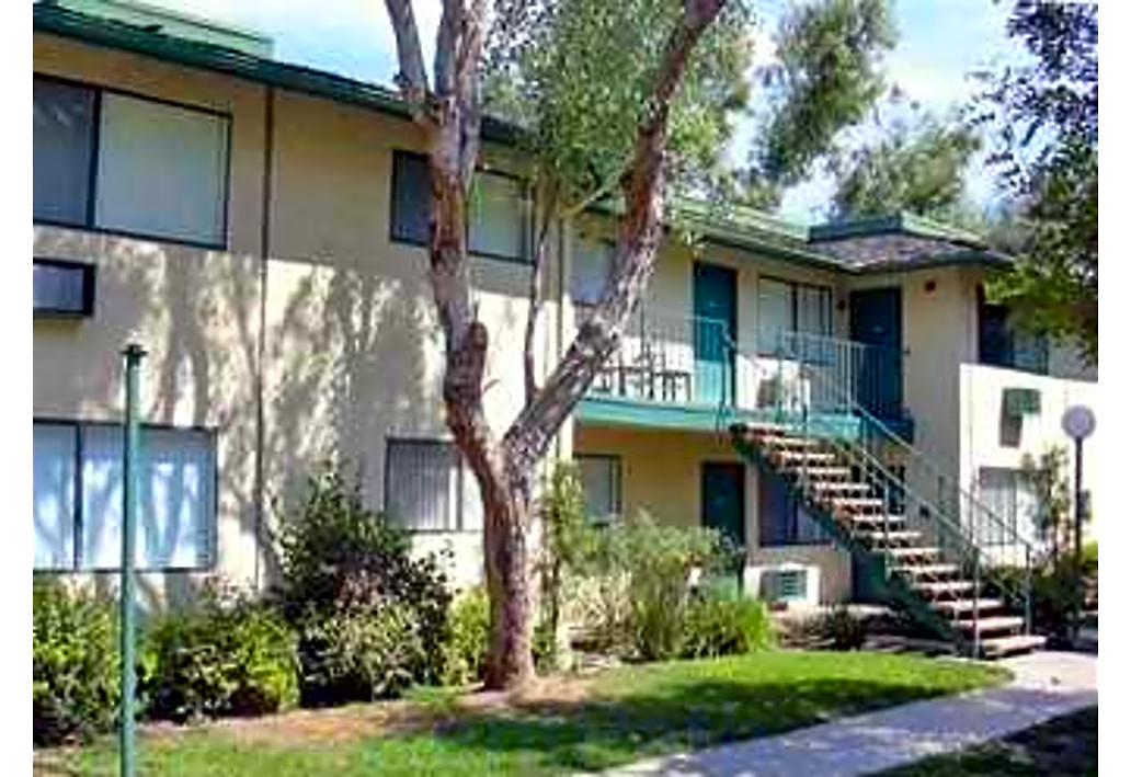 Sierra Gardens, Riverside (see pics & AVAIL)