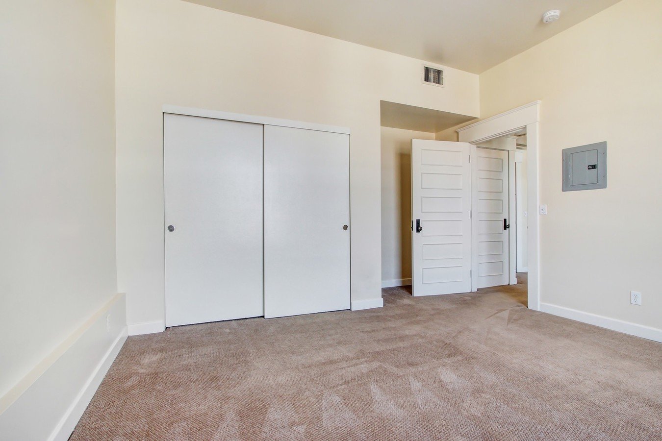 14 North Fair Oaks Old Town Pasadena, CA Apartment for Rent