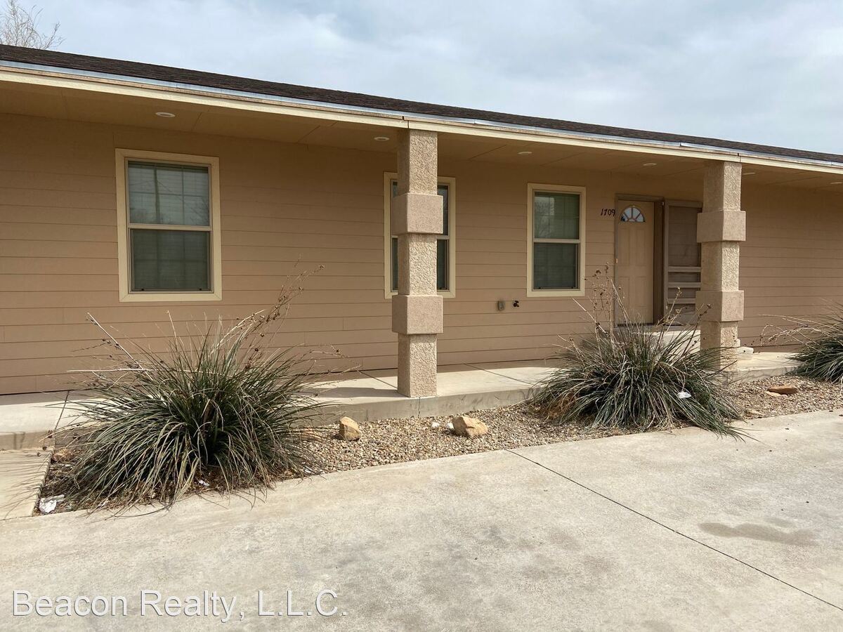 1709 S Ave Portales, NM House for Rent Rentable