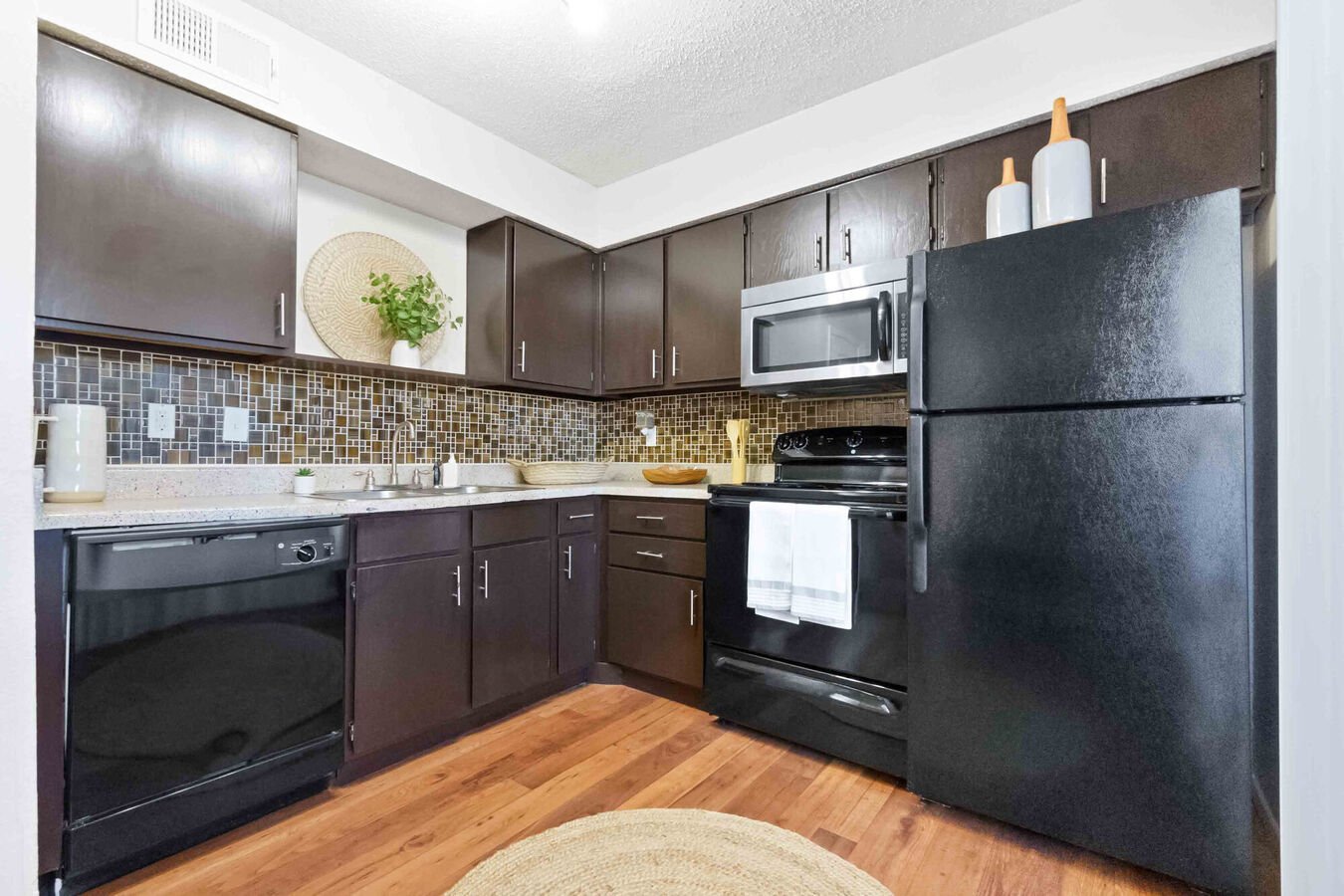 Redgate Apartments 812 Brown Blvd Arlington, TX Rentable