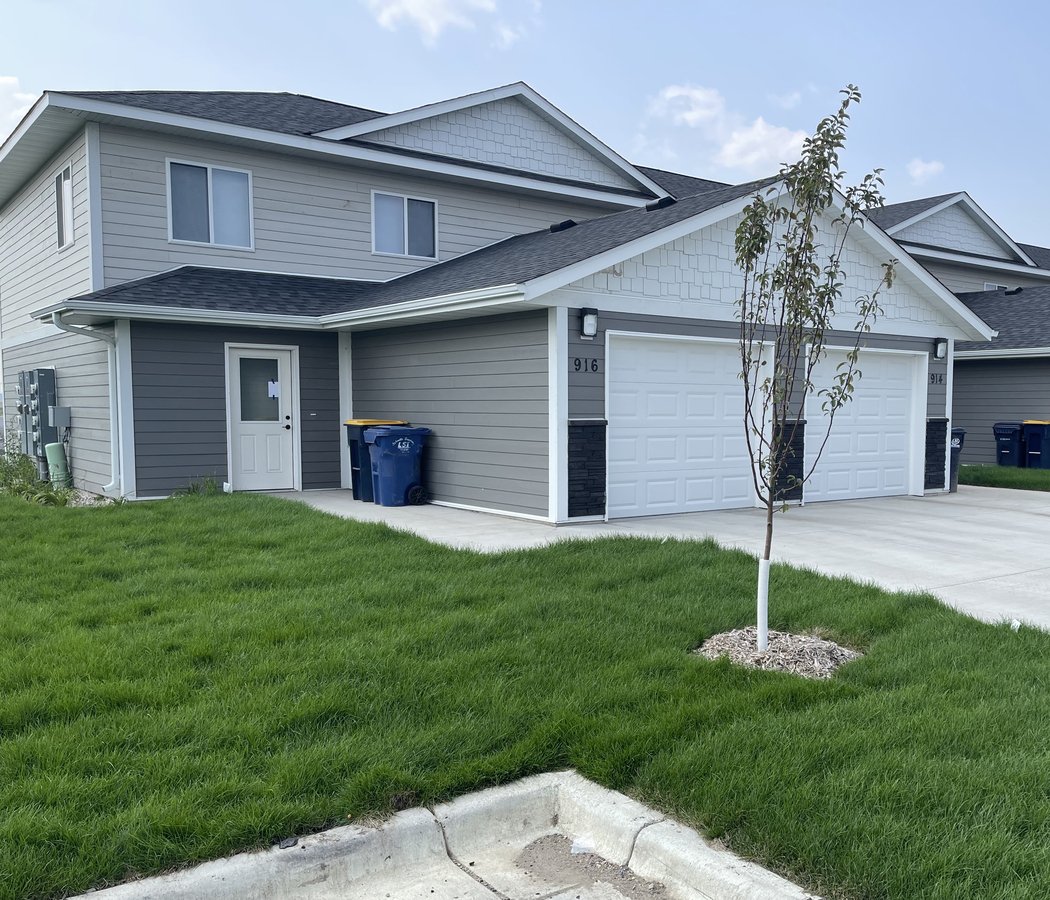 Fox Meadows Townhomes Apartments Eagle Lake, MN Rentable