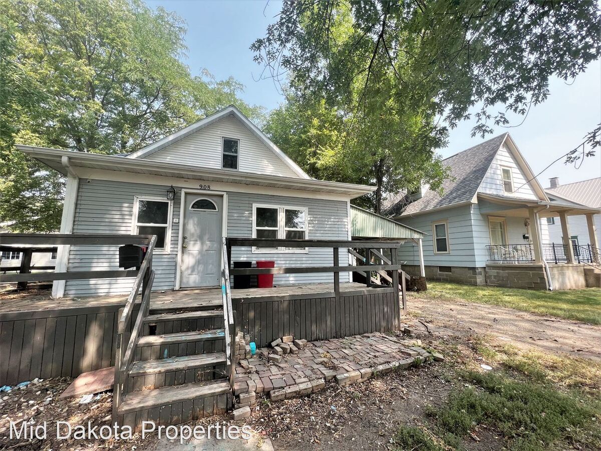 908 E 3rd Ave Mitchell, SD House for Rent Rentable