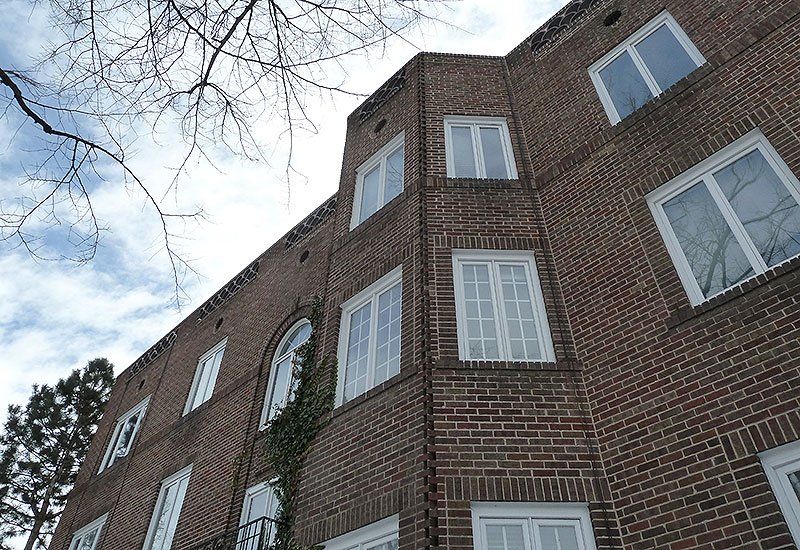 Bentley Apartments 15061508 E 8Th Ave Denver, CO